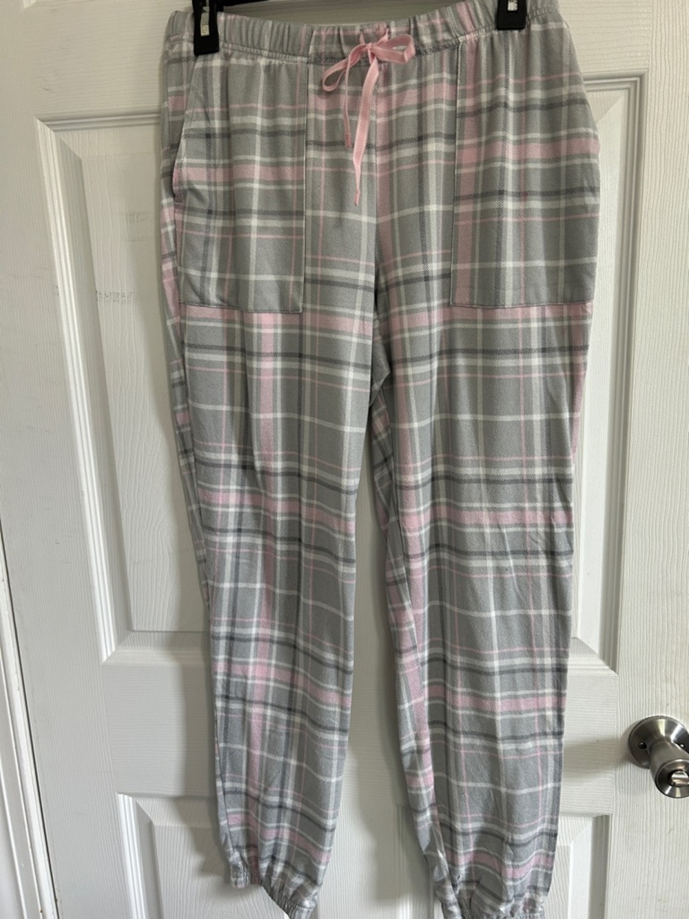 Cozy Plaid Women's Pajama Pants - Light Gray & Pink